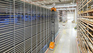 Where space is limited, the trend is towards vertical order picking: With the STILL PXV even at heights of up to 14.5 metres.